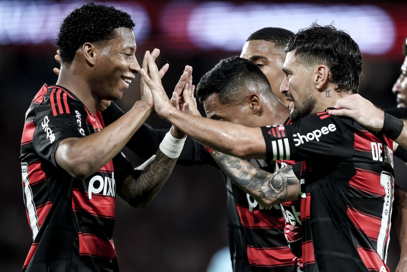 Flamengo bate Mirassol e abre vantagem sobre o Cruzeiro na luta pela liderança do Brasileiro